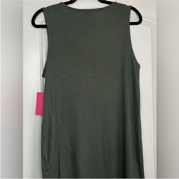 Isaac Mizrahi NWT Sleeveless Vneck Pullover Thyme
Size M - Picture 3 of 5